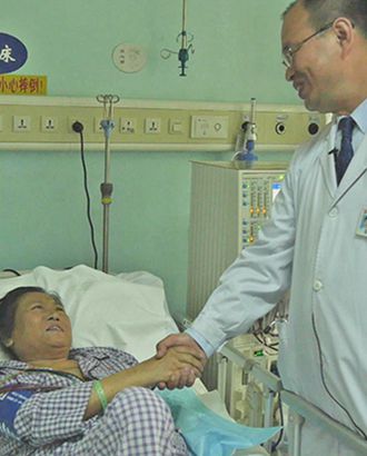 ���β�������һ�N�������@Щ�꣬�ܸ���ÿ���յ����ߵļt��������(hu��)���ĵ؎��������M(j��n)סԺ�M(f��i)������ӛ��һ��С�����ϡ������߼Ҍ��ͼt�������ǈD��(g��)����̤��(sh��)��һ�㶼���ڻ�����rΣ���ĕr(sh��)�������������(f��)��׌��������ܕ�(hu��)���M(f��i)�r(sh��)�g�����`��������һ���������߼Ҍ��@�r(sh��)����w��������(d��ng)�������r(sh��)���¼t����(du��)�����ǂ�(g��)��ο�����ܸ����f��ӛ��ע�⵽����ӛ�ڃԵ�߀���S���������ҵ��t(y��)����סԺ̎�������ڸ��Vӛ�ߣ����üt���滼�߽�סԺ�M(f��i)���������ܴ��������ׂ�(g��)�t(y��)���������ǵ��԰l(f��)�О�����������������Ҳ����Ч�£�����һ�N�s���׳ɵ��ƶ����������t(y��)�����Ǟ���ٍ�X���β�������һ�N��������Մ���Լ���Ό�(du��)�����@�ӱM�����ܸ��²���������ֻ�Ƿ���(f��)��(qi��ng)�{(di��o)�@һ��Ԓ��[Ԕ��(x��)]