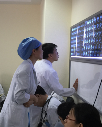 ��һ�w�μ����������ÿ�춼�����y�s�Y��Σ�ز��˴򽻵��������������؄e���挦ӛ�ߵ��ᆖ����?q��)���ȻһЦ������Щ��������Ⱦ��������ʼ�\�಻�����������t(y��)������Ⱦ���L�U����һЩ����ͻ�l(f��)�����l(w��i)���¼���ǰ�������ƴ���Ǜ_��һ���ģ����҂��ɵľ����@��������Ҳ�����T�ˣ�Ҫ�f�������䌍��Ҷ�����ÿ���挦�����r����ϣ�������ܜp��ʹ�࣬Ҳϣ�����˼Ҍ��������҂��ѽ�(j��ng)�M�������������������?q��)��ƺ���Ը���ӛ�߷������ڹ����еĿ옷��ÿ�������e�O���ȵ�Σ�ز����D(zhu��n)Σ�鰲�r��ÿ�����ĵİ�ο�ͽ��ʹ���˵�Ę������Ц�ݕr��ÿ���������˿���(f��)��Ժ�r����?q��)������ĈF꠿���һ�N��ͬ���ܵĸ��X�����@���r�򣬾Ϳ������Լ������ărֵ�����������t(y��)��Ժ�����������R�����Vӛ�ߣ���Ҫ������һ�������ƴ�����������ס��҂���Ҫ���������ı�����ҲҪ����󱳺��ԭ����[Ԕ��]