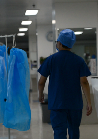 ���꜐�Rһ����ȫ�Ҹ�������ӛ�߽�B�F(tu��n)�(du��)ͬ�µĕr(sh��)��������Σ�ذY�O(ji��n)�o(h��)�����������t(y��)���O��ָ������һ����Ƭ�f�����@������ȫ�Ҹ�߀��2009���ĵġ�����?y��n)黼�����?4С�r(sh��)�����x�_����Σ�ذY�O(ji��n)�o(h��)�����ĈF(tu��n)�(du��)���y����һ���ď���Ƭ��������4�½K��������һ���µ���߀����?y��n)�O(ji��n)�o(h��)����Ҫ�b�ޣ����r(sh��)�����ղ������@���v���Ձ휐�R���ˡ����O����Ę�ώ���������������ҹ��1�c(di��n)��˯�ģ����c(di��n)�����������R��������߀Ҫ����У����W(xu��)����ÿ������10�c(di��n)�룬�Ѻ��Ӻ�˯��֮�����O�����Ќ����Լ��ĕr(sh��)�g�����īI(xi��n)����Փ�ģ����n�}����֪���X�Ͱ�����ҹ���mÿ����ʮ����Ľ̌W(xu��)����������δ��ȫ�^�����L(zh��ng)һ��ֻЪ�����죬���f���������t(y��)�����Ҳ����������挦(du��)�������o(h��)ʿ�L(zh��ng)�����G��������������ǰ�������׃��@�r(sh��)��������Ը�������ܽ����������ҏā����]�����^����ÿ�춼���Ԓ����?gu��)��c(di��n)�ؼ���һ�_ʼҪ����7�c(di��n)�ؼ������׃��8�c(di��n)��9�c(di��n)���F(xi��n)�����f��������ֻҪ�����ܻ؁����С������f���@���������G��Щ�����ˡ�[Ԕ��(x��)]