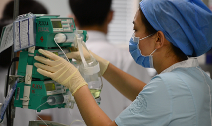 ICU�t(y��)�������ӟ��ɵ�һ��(g��)���g��һ������һλ���������Ƀx����������Σ�ذY�O(ji��n)�o(h��)������׺����X�����r(sh��)�g�����������߲������������������C(j��)�������۾������컨�忴������Ͷ������@����һ�D(zhu��n)��s����һ�������t(y��)���o(h��)ʿ�������������������L(f��ng)��һ�D(zhu��n)�����״�ӵ�Ӱ�ӱ���ʧ�ڹս�̎���mȻ���l(w��i)�����˵Ľ������t(y��)�����Լ��s�^�ò���ô��������ҹ�����򣬳�����̻�����������������O(ji��n)�o(h��)�ҵ��t(y��)���B�S�D(zhu��n)��һ�̲����x�_�������ώ���Ҫ�邀(g��)�g϶һ��С�ܣ�����S����ώ׿����Y�v�ߵ��t(y��)��߀Ҫ��Փ�������n�}���������ȱ�X����ƽ���Ġ�B(t��i)�������@������������ѽ�(j��ng)��һ���ܸ����ճ�������(ji��)����t(y��)���������黼����߅�c����(du��)�����l(w��i)ʿ��߀�ô���ˡ��־Ñ�(zh��n)����[Ԕ��(x��)]