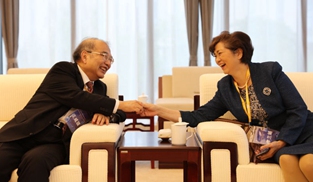 �������c���m��