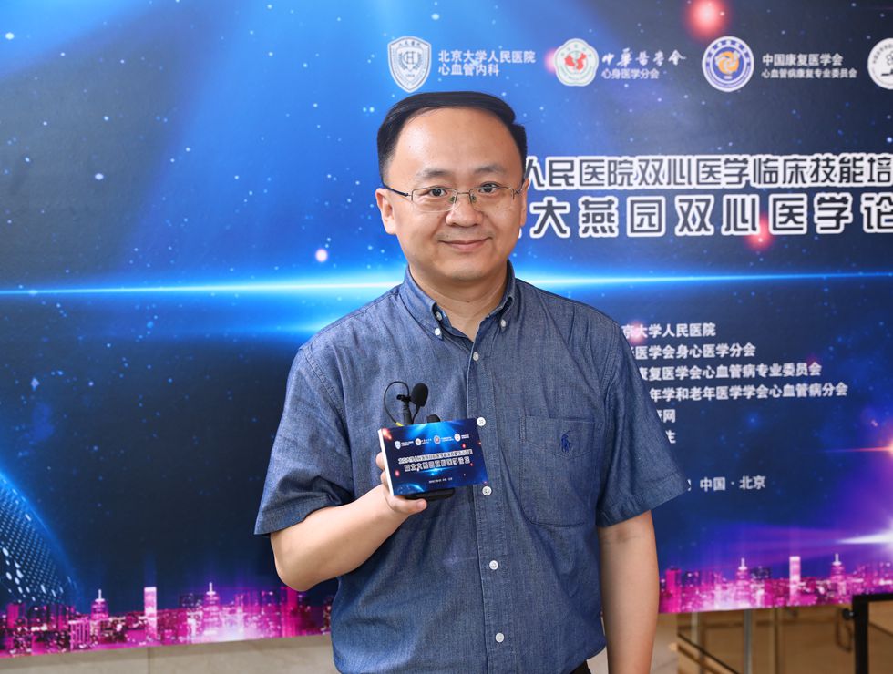 ��һ��  �Ϻ���ͨ��W(xu��)�t(y��)�W(xu��)Ժ���ٵھ������t(y��)Ժ�S�ַ�Ժ�ă�(n��i)�Ƹ������t(y��)��