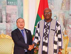 �����{�������y(t��ng)��(hu��)Ҋ(ji��n)����