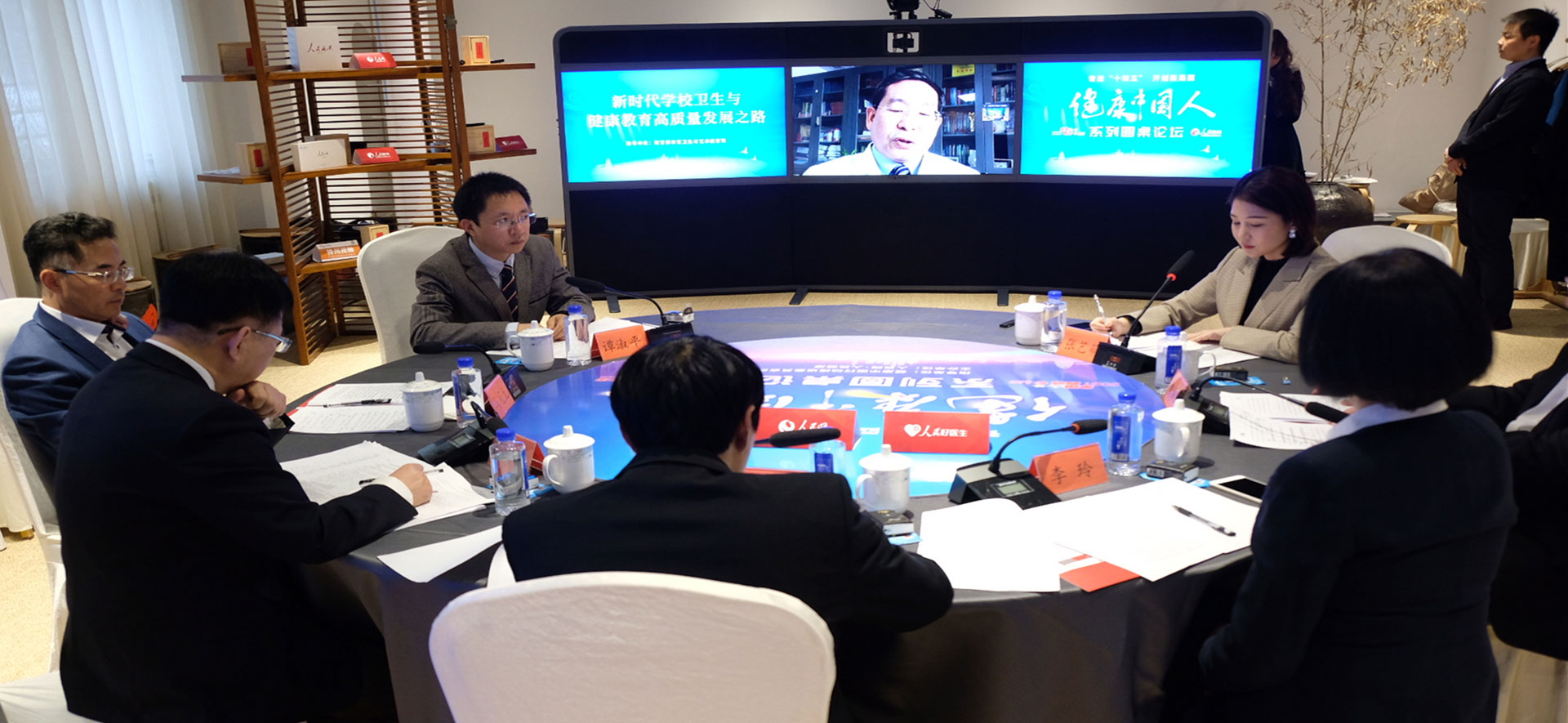 ���r���W(xu��)У�l(w��i)���c�����������|(zh��)���l(f��)չ֮·������Փ���F(xi��n)���c������ҕ�l�B���D��ꐳ�/�z��