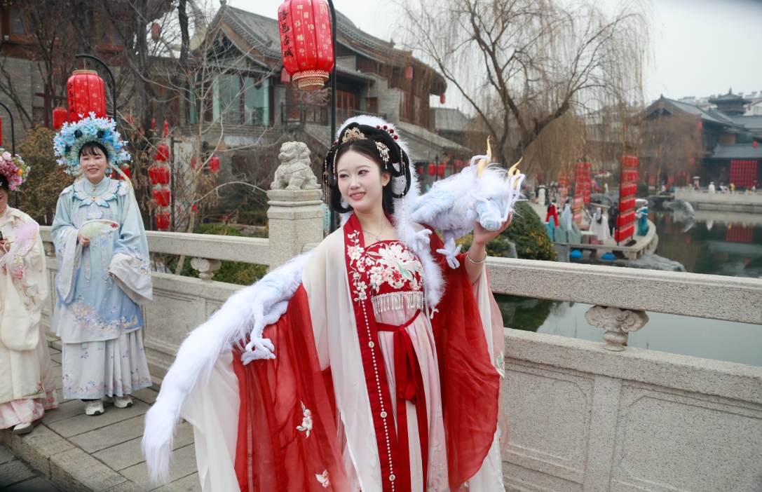 �����عųǾ��^(q��)��һλ�ο������h�������������������������W(w��ng)ӛ�� ��־�h(yu��n)�z