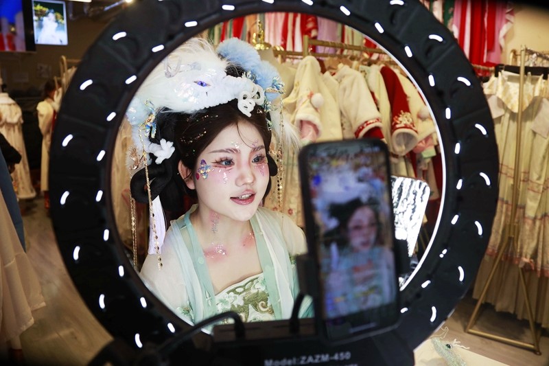 �ں���ʡ�����һ�ҝh�����һλ�^�������^��������ƏV�h���Ļ�������W(w��ng)ӛ�� ��־�h(yu��n)�z