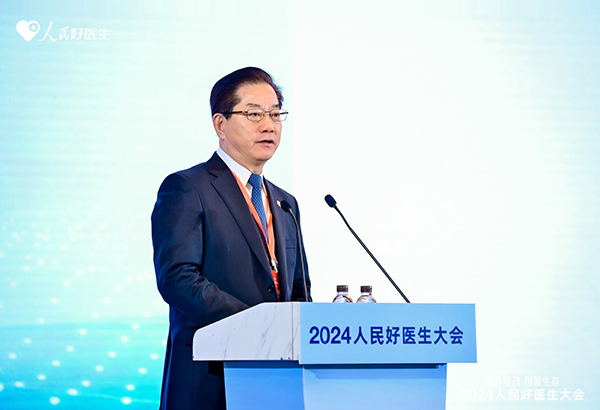 中國工程院院士、上海交通大學(xué)副校長、上海交通大學(xué)醫(yī)學(xué)院院長范先群 