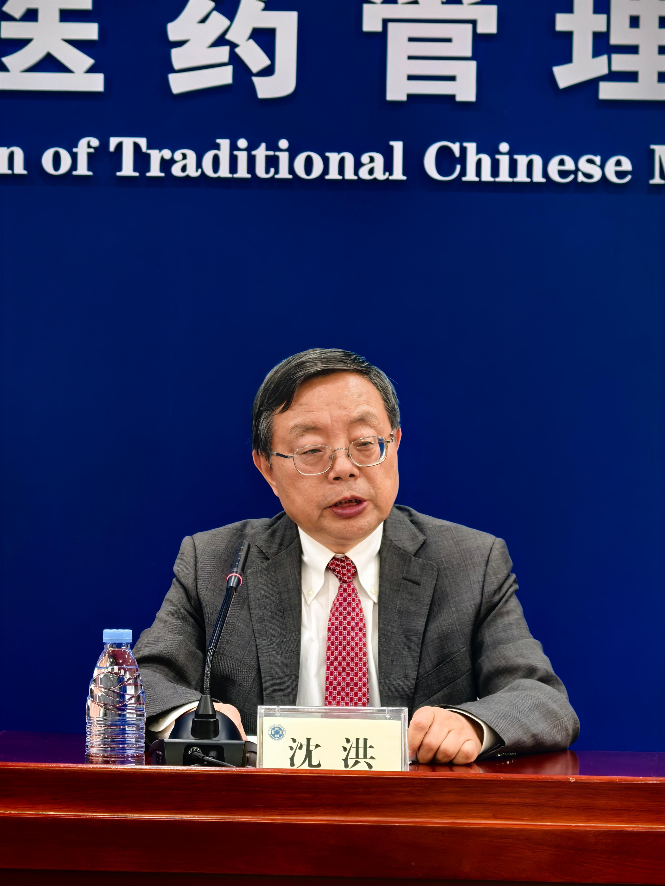 江蘇省中醫(yī)院消化病研究所所長(zhǎng)沈洪。人民網(wǎng)記者蔣波 攝