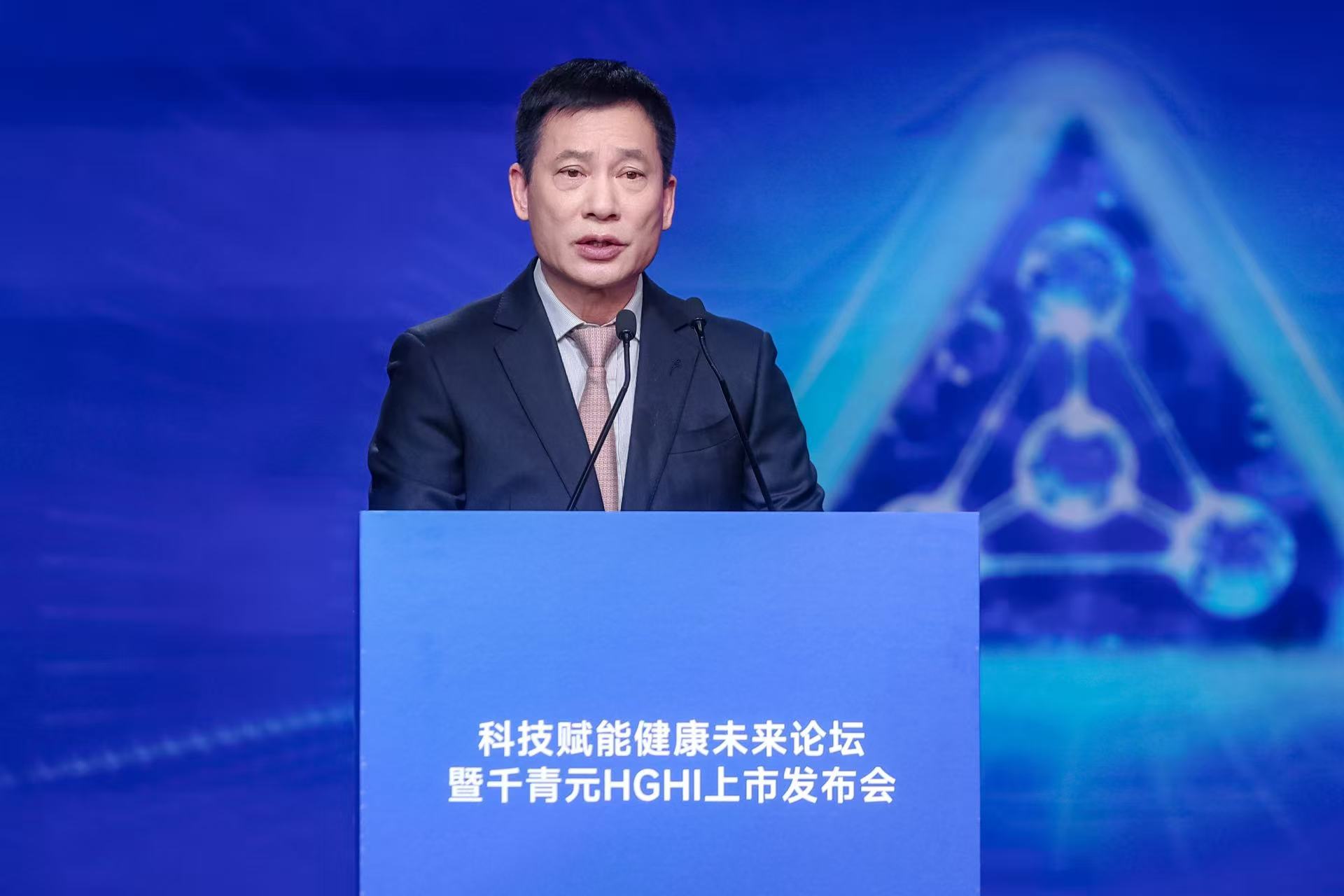 中國文化藝術(shù)發(fā)展促進(jìn)會(huì)副會(huì)長、千青元董事長陳耀宗發(fā)言。