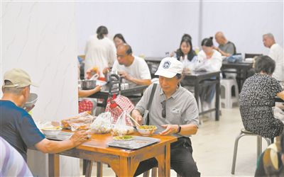 �˂�?c��)���������ǵ�һ�����c(di��n)䁳����c(di��n)�����A��ӛ�� �O��Խ�z